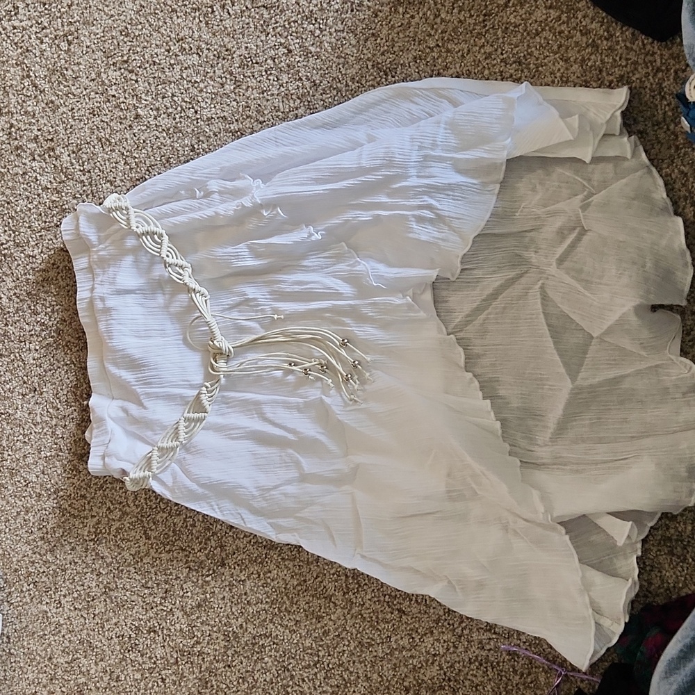 White short skirt with scalloped edge and under skirt with belt. Jr size large